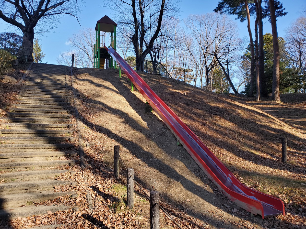 朝日山公園ロングすべり台