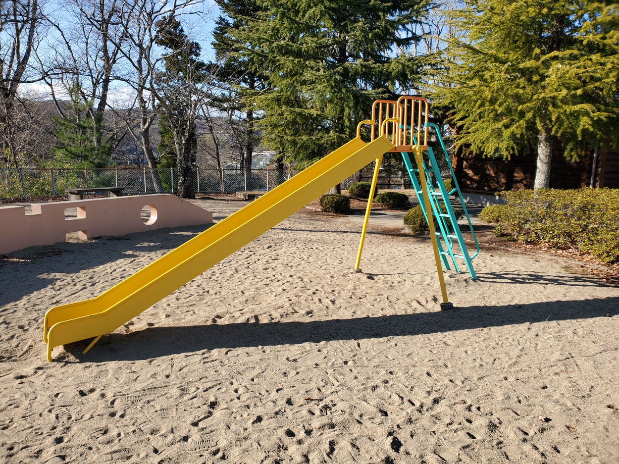 朝日山公園すべり台